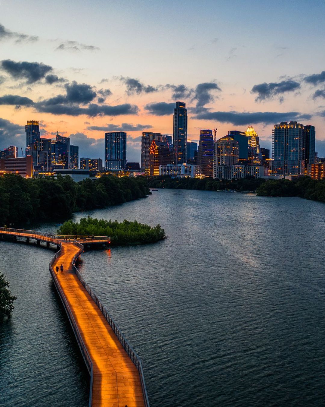 beautiful image of the Austin texas boardwalk at night