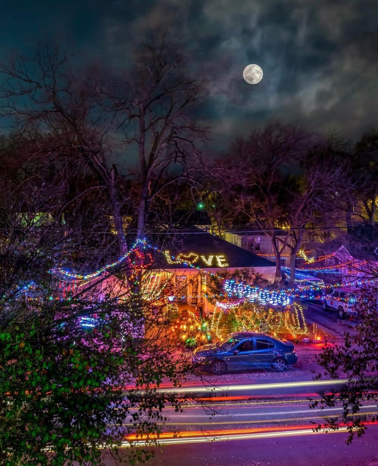 Where to Catch the Best Christmas Lights Around Austin