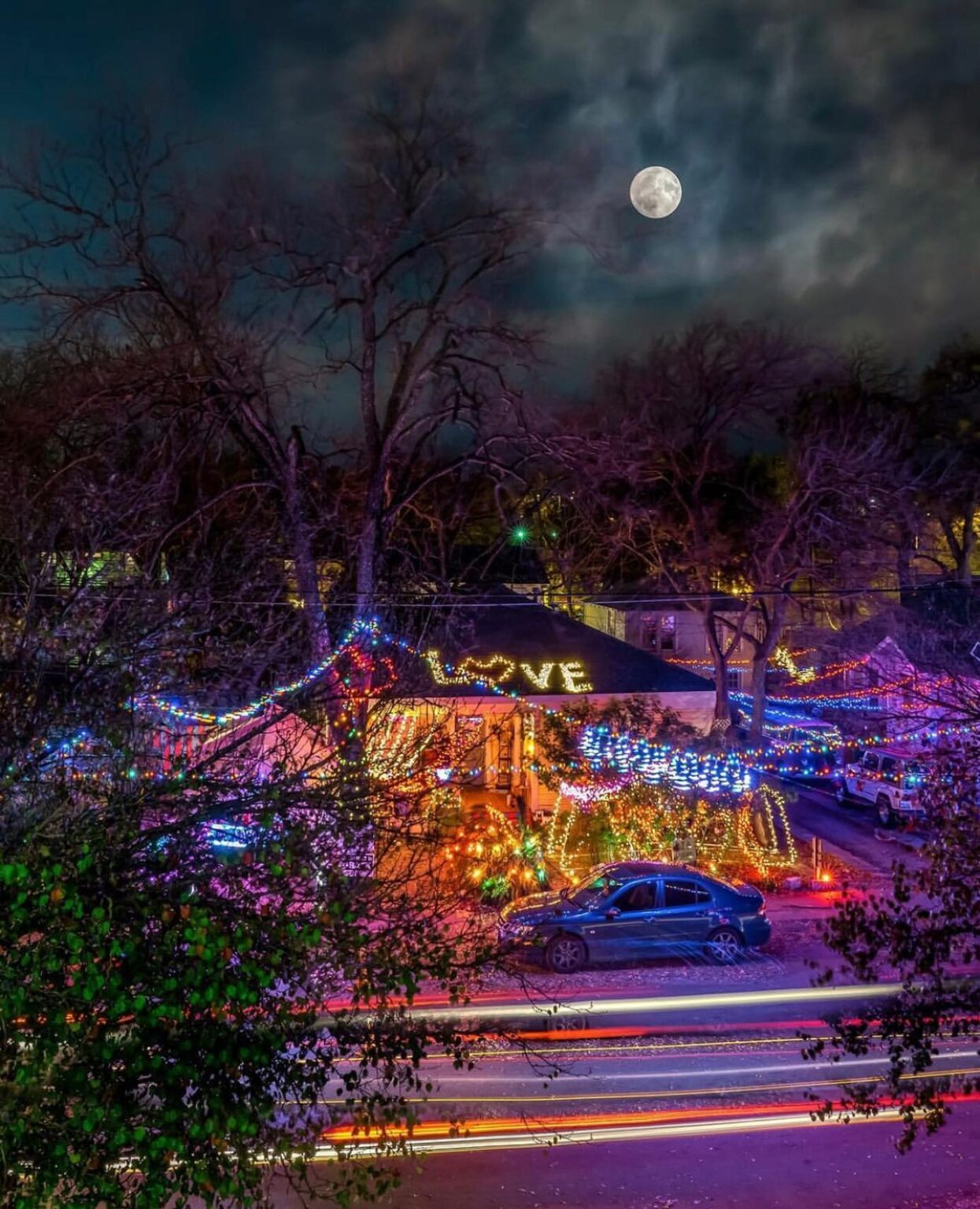 Where to Catch the Best Christmas Lights Around Austin